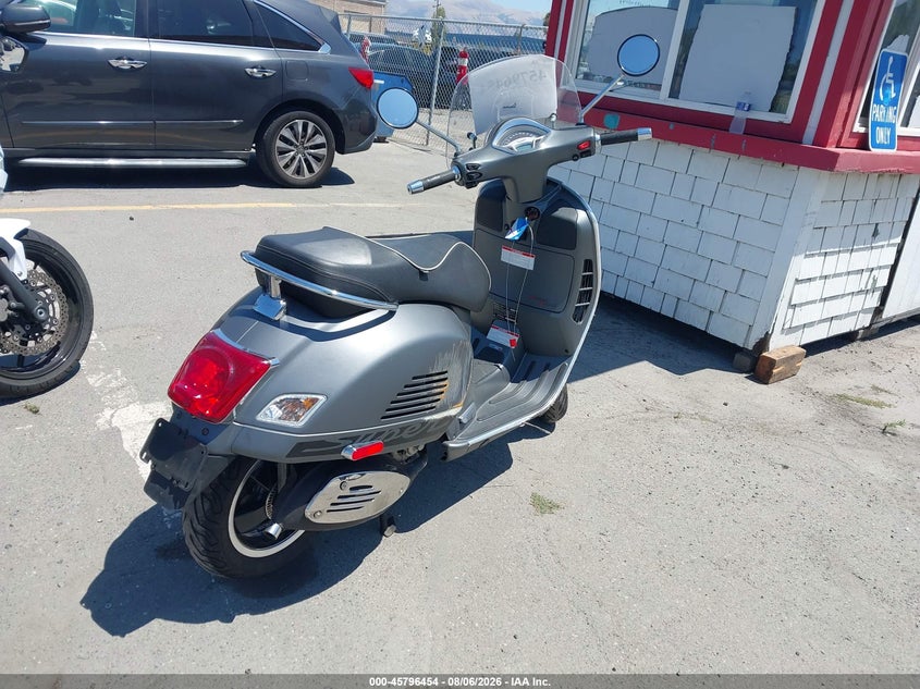 2016 Vespa Gts VIN ZAPM459L7G5101080 IAAI salvage auction — RIGHT REAR, Salvage (California), sold $875 on 2026-08-18 (photo 4)