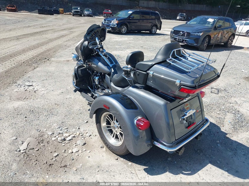 2022 Harley-davidson Tri glide ultra VIN 1HD1MAF13NB852304 IAAI salvage auction — UNKNOWN, Salvage Title, sold $11,400 on 2026-09-01 (photo 3)