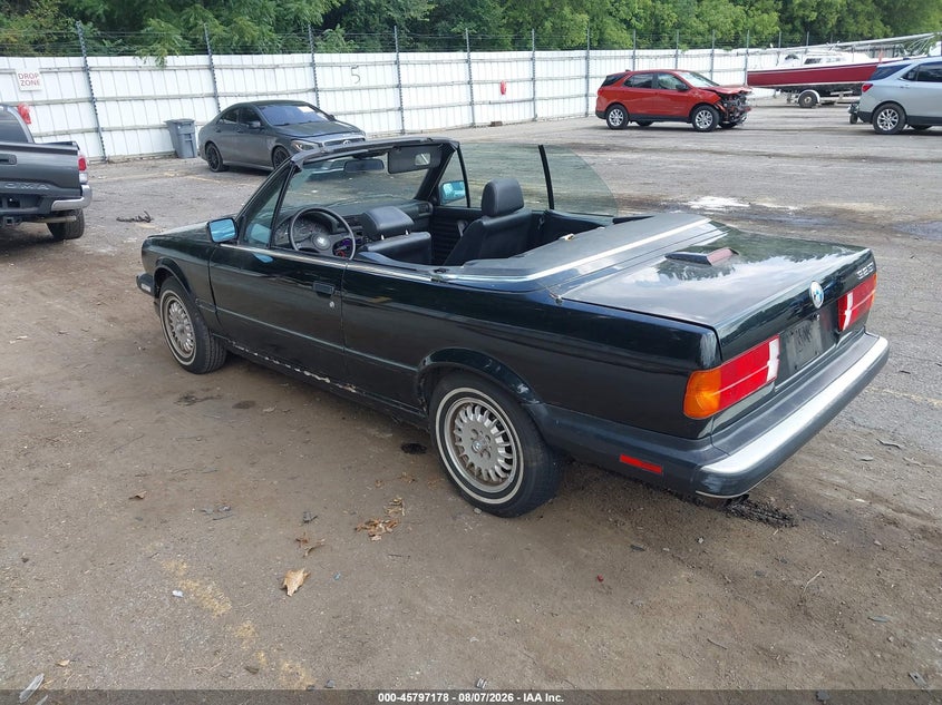 1989 BMW 3 series VIN WBABB2306K8863879 IAAI salvage auction — NORMAL WEAR, Clear (Michigan), sold $1,650 on 2026-08-17 (photo 3)