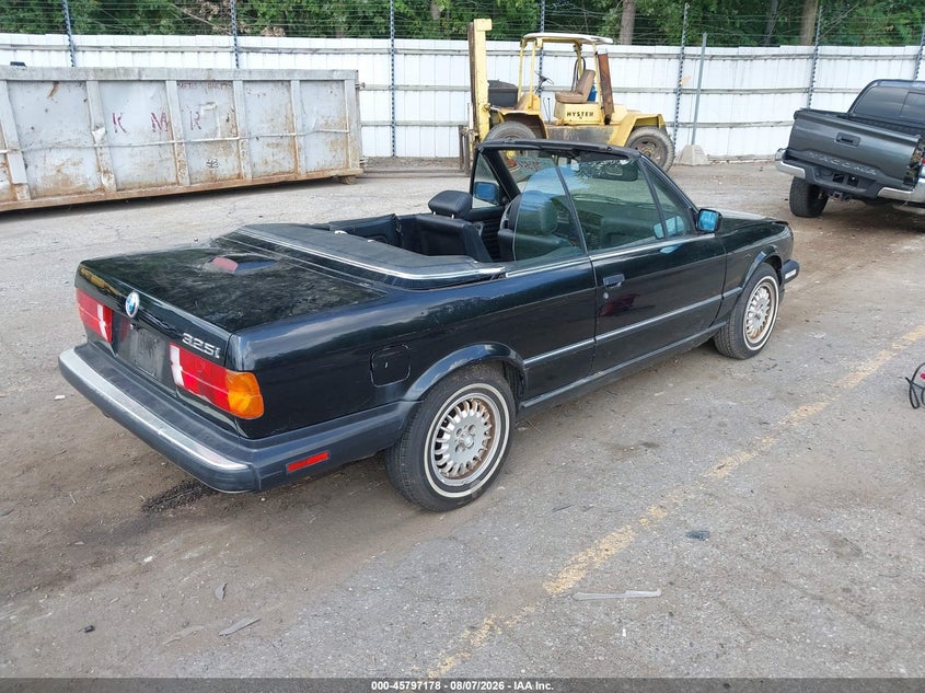 1989 BMW 3 series VIN WBABB2306K8863879 IAAI salvage auction — NORMAL WEAR, Clear (Michigan), sold $1,650 on 2026-08-17 (photo 4)