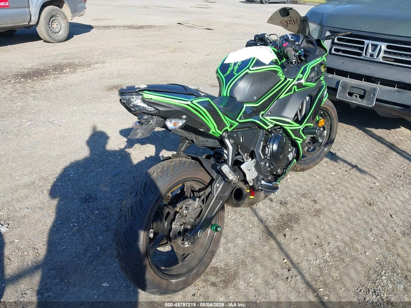 2017 Kawasaki Ninja VIN JKAEXEJ12HDA00461 IAAI salvage auction — LEFT SIDE, Wait Title, sold $950 on 2026-09-16 (photo 4)