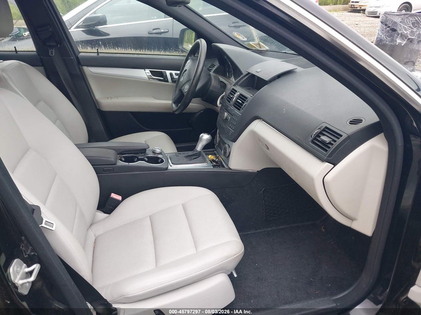 2009 Mercedes-benz C class VIN WDDGF81XX9F216221 IAAI salvage auction — NORMAL WEAR, Clear (New York), sold $550 on 2026-08-18 (photo 5)