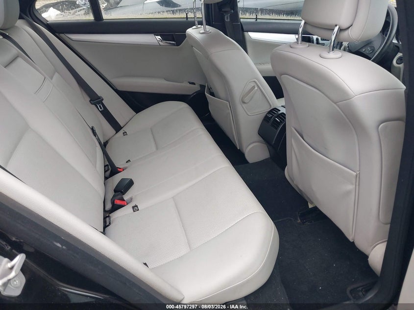 2009 Mercedes-benz C class VIN WDDGF81XX9F216221 IAAI salvage auction — NORMAL WEAR, Clear (New York), sold $550 on 2026-08-18 (photo 8)