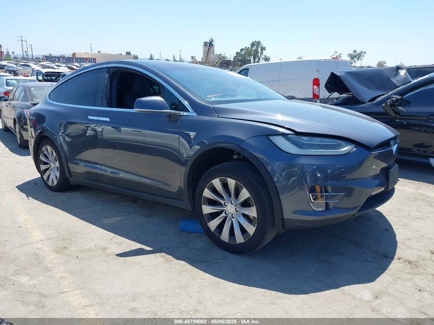 2019 Tesla Model x VIN 5YJXCBE25KF182052 — IAAI salvage auction photo
