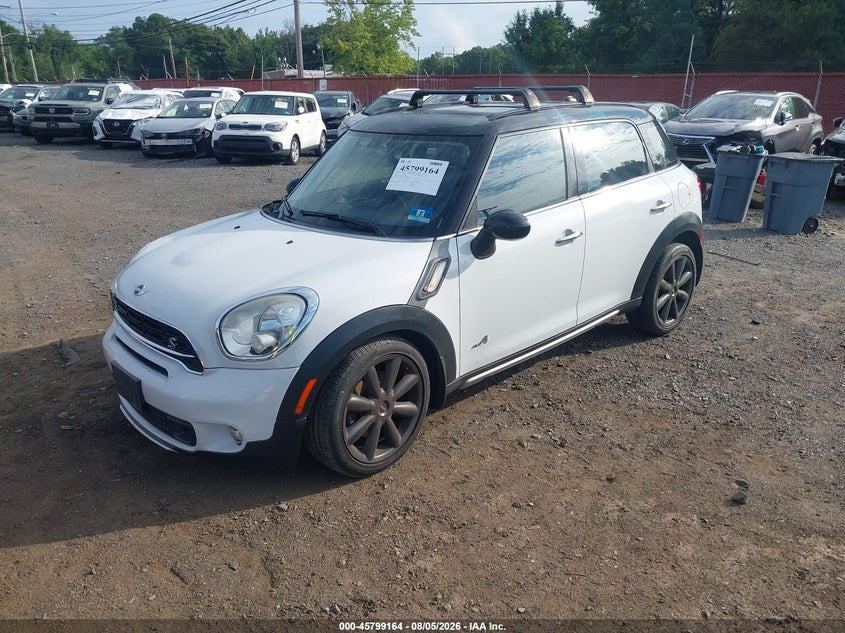 2015 Mini Countryman VIN WMWZC5C53FWP47355 IAAI salvage auction — SIDE, Salvage Title, sold $225 on 2026-09-05 (photo 2)