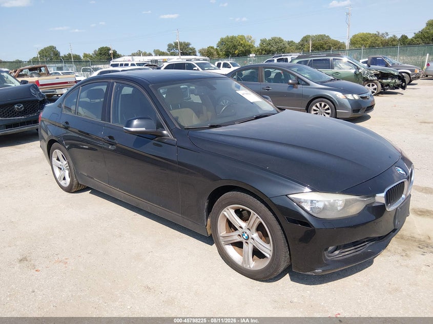 2013 BMW 3er VIN WBA3B3C52DF538182 IAAI salvage auction — NORMAL WEAR, Salvage Title, sold $1,050 on 2026-08-21 (photo 1)