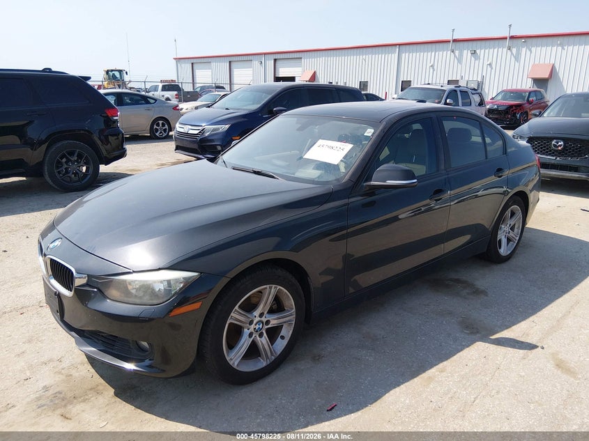 2013 BMW 3er VIN WBA3B3C52DF538182 IAAI salvage auction — NORMAL WEAR, Salvage Title, sold $1,050 on 2026-08-21 (photo 2)