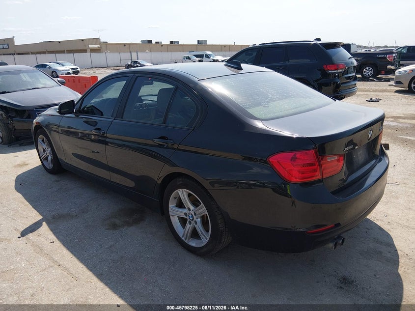 2013 BMW 3er VIN WBA3B3C52DF538182 IAAI salvage auction — NORMAL WEAR, Salvage Title, sold $1,050 on 2026-08-21 (photo 3)