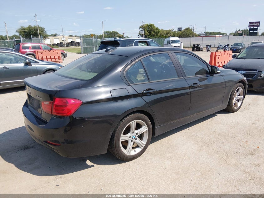 2013 BMW 3er VIN WBA3B3C52DF538182 IAAI salvage auction — NORMAL WEAR, Salvage Title, sold $1,050 on 2026-08-21 (photo 4)