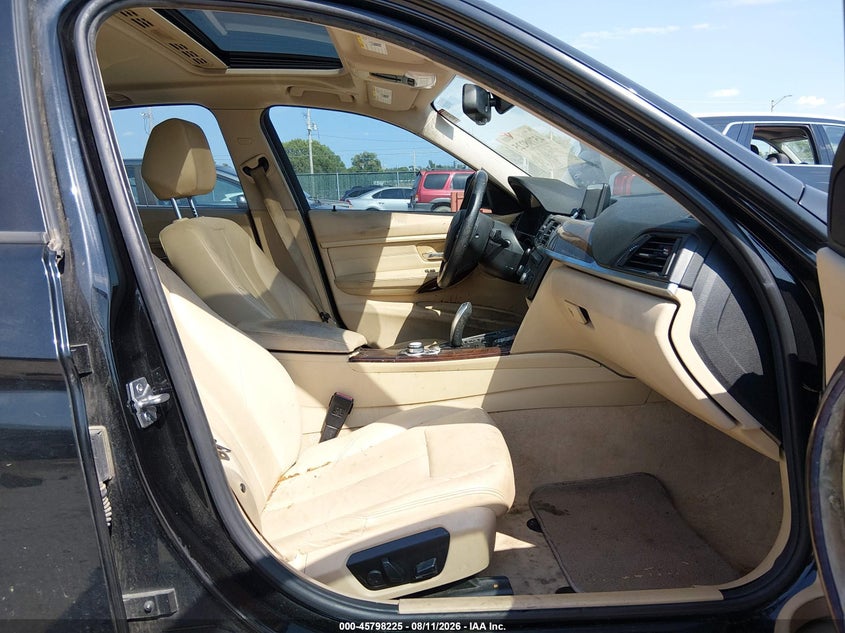 2013 BMW 3er VIN WBA3B3C52DF538182 IAAI salvage auction — NORMAL WEAR, Salvage Title, sold $1,050 on 2026-08-21 (photo 5)