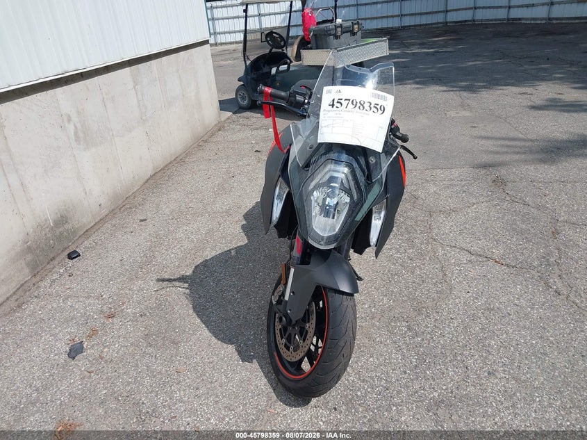 2017 Ktm 1290 VIN VBKV69404HM953865 IAAI salvage auction — LEFT & RIGHT, Wait Title, sold $3,050 on 2026-09-23 (photo 5)