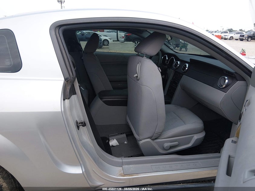 2009 Ford Mustang VIN 1ZVHT80N595123150 IAAI salvage auction — NORMAL WEAR, Clear (Illinois), sold $925 on 2026-09-11 (photo 5)