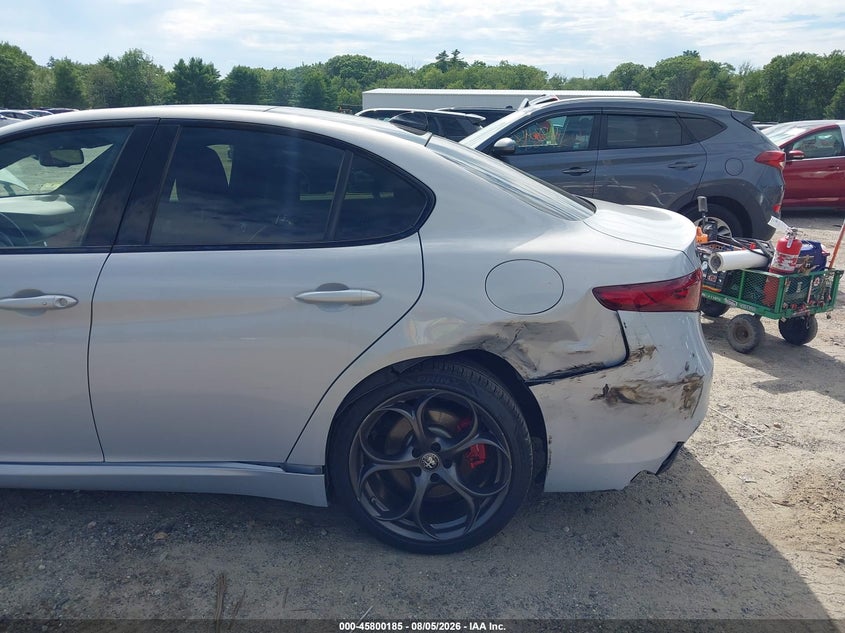 2020 Alfa romeo Giulia VIN ZARFANBN4L7636306 IAAI salvage auction — REAR END, Wait Title, sold $7,375 on 2026-10-02 (photo 6)
