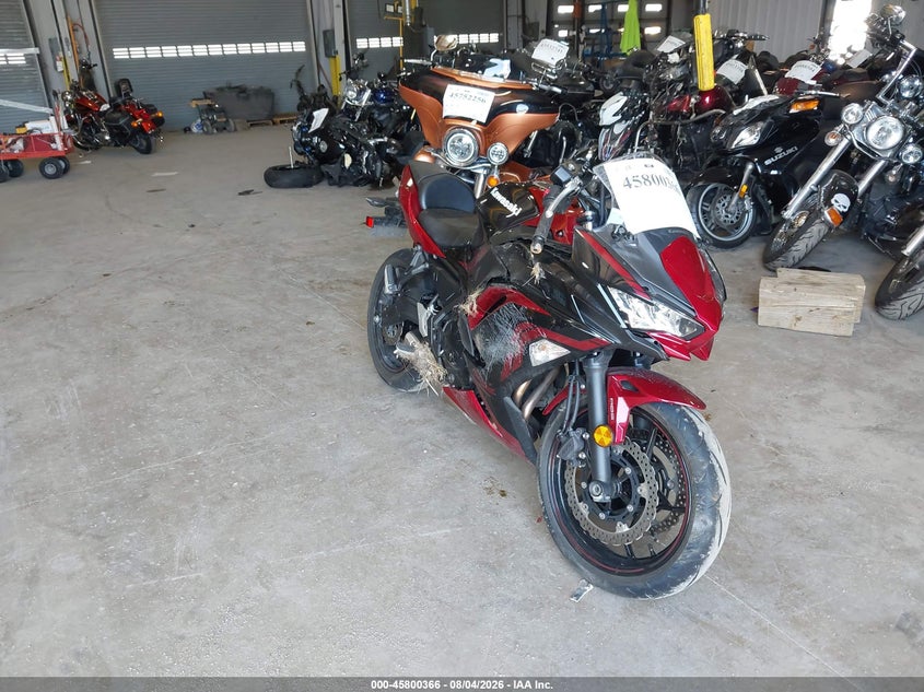 2021 Kawasaki Ninja VIN ML5EXEM13MDA30896 IAAI salvage auction — RIGHT SIDE, Salvage Title, sold $1,050 on 2026-10-03 (photo 1)