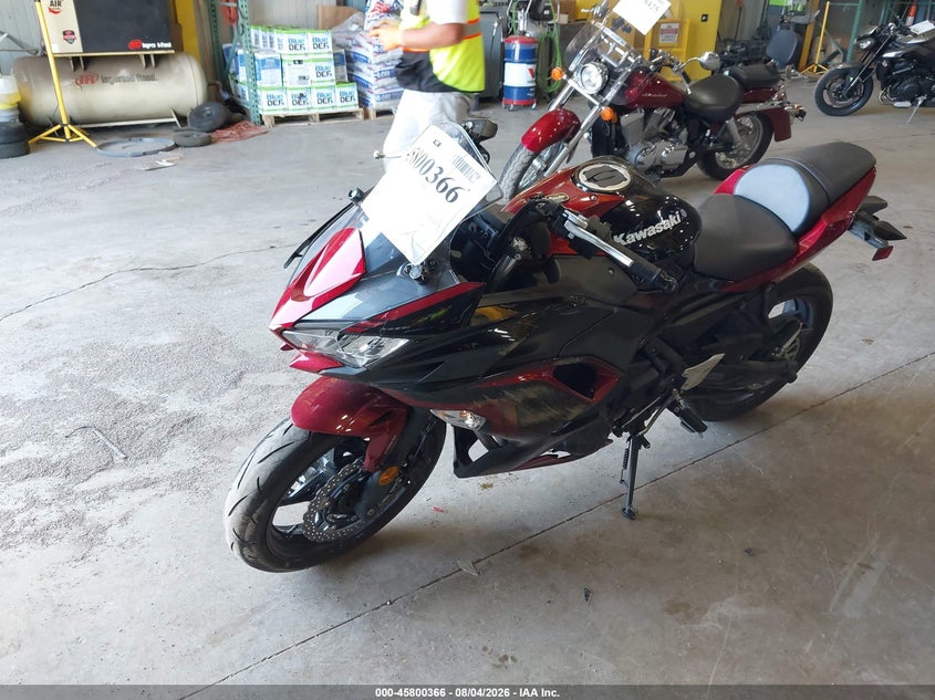 2021 Kawasaki Ninja VIN ML5EXEM13MDA30896 IAAI salvage auction — RIGHT SIDE, Salvage Title, sold $1,050 on 2026-10-03 (photo 2)