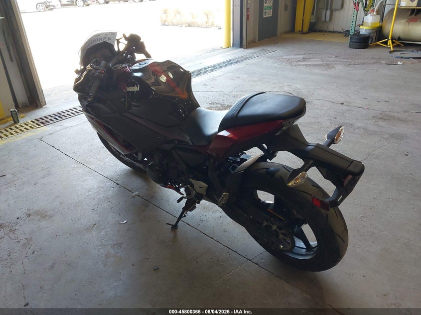 2021 Kawasaki Ninja VIN ML5EXEM13MDA30896 IAAI salvage auction — RIGHT SIDE, Salvage Title, sold $1,050 on 2026-10-03 (photo 3)