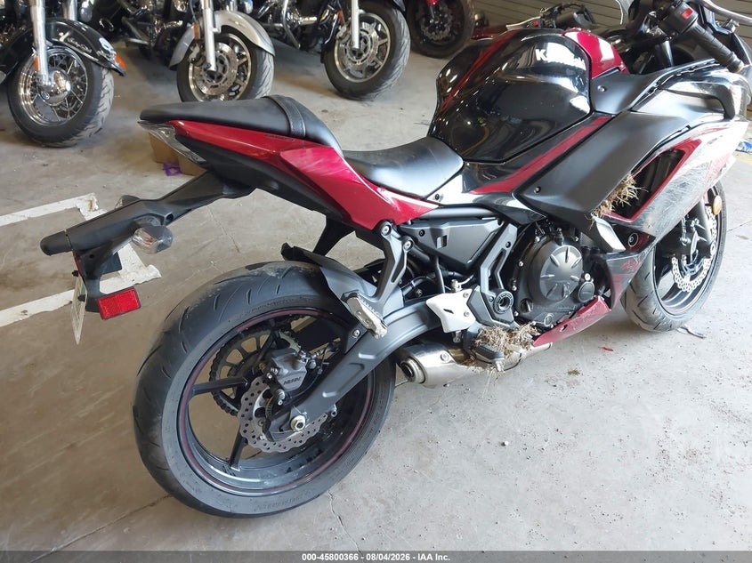 2021 Kawasaki Ninja VIN ML5EXEM13MDA30896 IAAI salvage auction — RIGHT SIDE, Salvage Title, sold $1,050 on 2026-10-03 (photo 4)