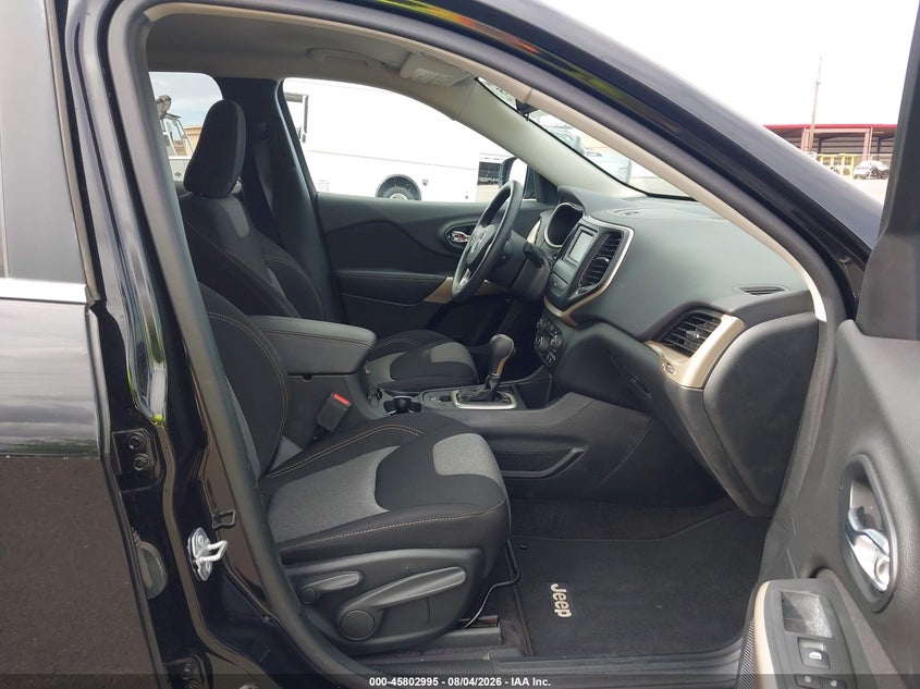 2018 Jeep Cherokee VIN 1C4PJLCX6JD595131 IAAI salvage auction — NORMAL WEAR, Sf97 (Hawaii), sold $12,200 on 2026-09-01 (photo 5)