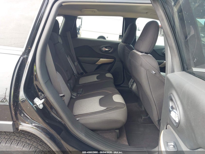 2018 Jeep Cherokee VIN 1C4PJLCX6JD595131 IAAI salvage auction — NORMAL WEAR, Sf97 (Hawaii), sold $12,200 on 2026-09-01 (photo 8)