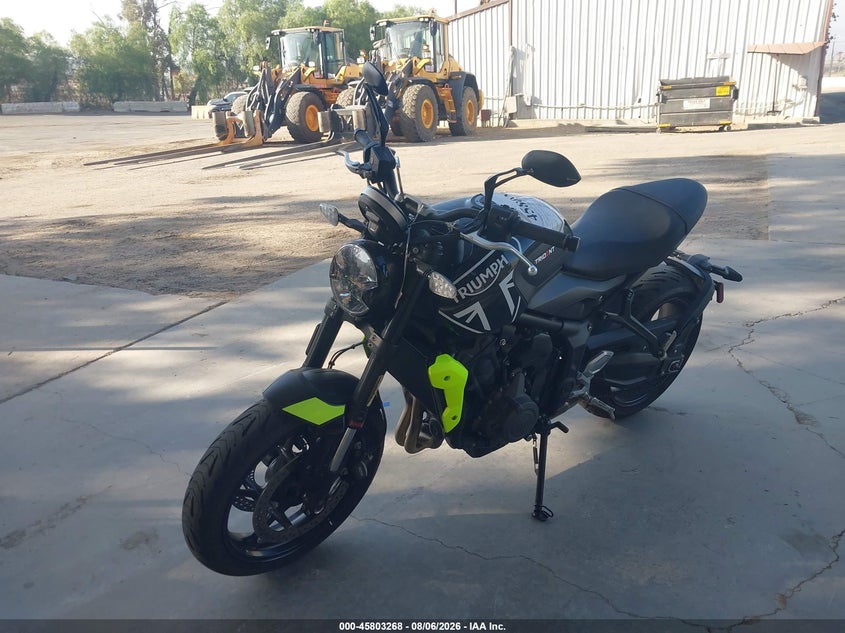 2024 Triumph motorcycle Trident 660 VIN SMTL10UL9RTBN0445 IAAI salvage auction — SIDE, Wait Title, sold $2,850 on 2026-10-13 (photo 2)