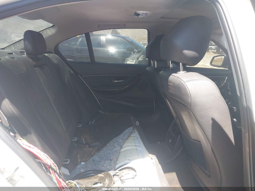 2014 BMW 3er VIN WBA3C1C52EK110753 IAAI salvage auction — NORMAL WEAR, Salvage (California), sold $425 on 2026-08-11 (photo 8)