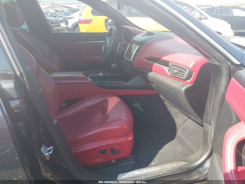 2017 Maserati Levante VIN ZN661XUS6HX222586 IAAI salvage auction — NORMAL WEAR, Clear (Virginia), sold $2,900 on 2026-08-10 (photo 5)