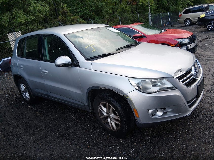 2011 Volkswagen Tiguan VIN WVGAV7AXXBW558590 IAAI salvage auction — NORMAL WEAR, Clear (Virginia), sold $850 on 2026-08-19 (photo 1)