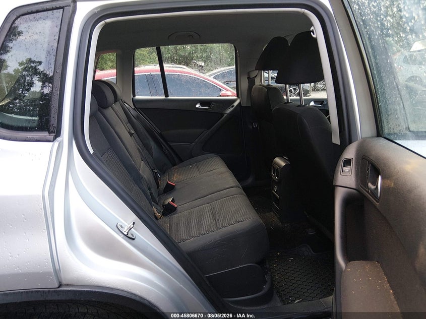 2011 Volkswagen Tiguan VIN WVGAV7AXXBW558590 IAAI salvage auction — NORMAL WEAR, Clear (Virginia), sold $850 on 2026-08-19 (photo 8)