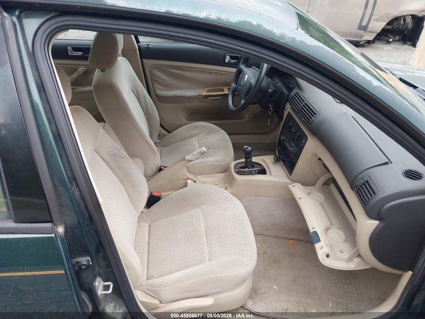 1998 Volkswagen Passat VIN WVWMA63B6WE118175 IAAI salvage auction — NORMAL WEAR, Clear (Virginia), sold $25 on 2026-08-11 (photo 5)
