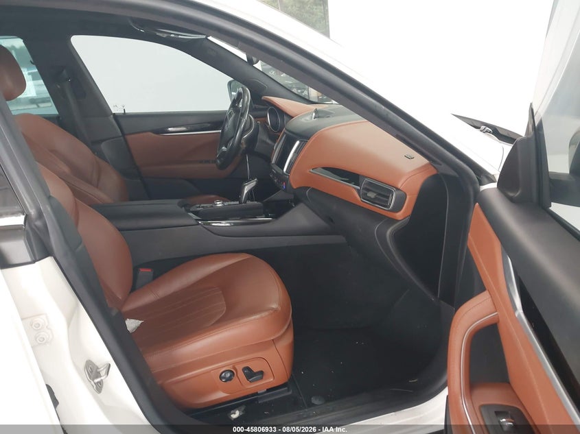 2019 Maserati Levante VIN ZN661XUA2KX329472 IAAI salvage auction — NORMAL WEAR, Salvage Title, sold $3,700 on 2026-08-24 (photo 5)