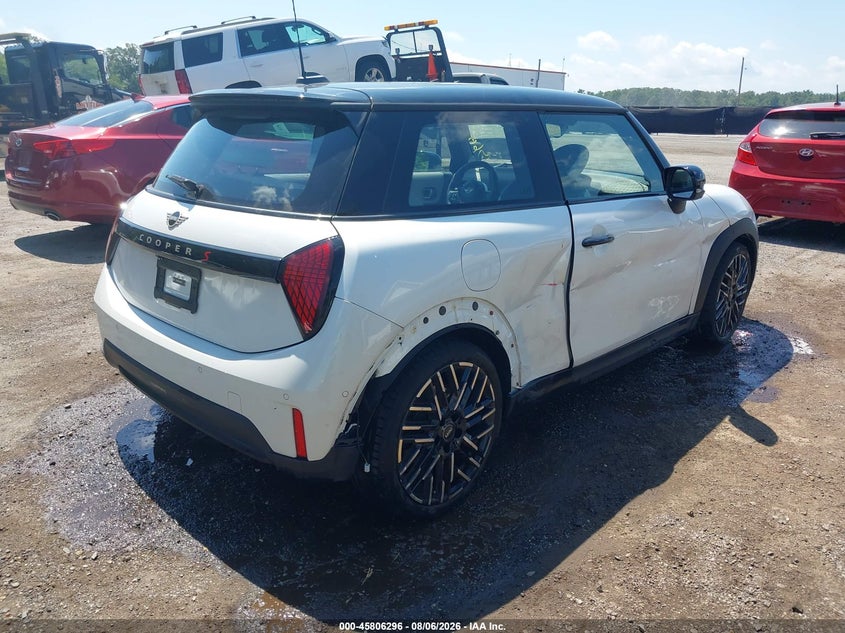 2025 Mini Hard top VIN WMW23GD06S2W32492 IAAI salvage auction — SIDE, Salvage Title, sold $3,550 on 2026-09-30 (photo 4)