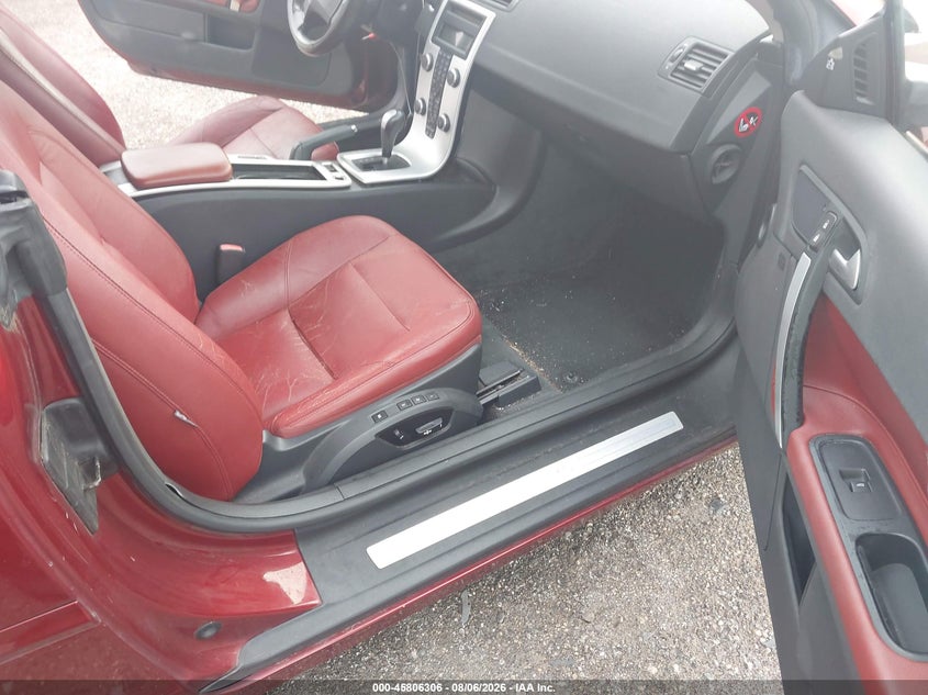 2012 Volvo C70 VIN YV1672MC8CJ126170 IAAI salvage auction — NORMAL WEAR, Salvage Title, sold $100 on 2026-08-18 (photo 5)