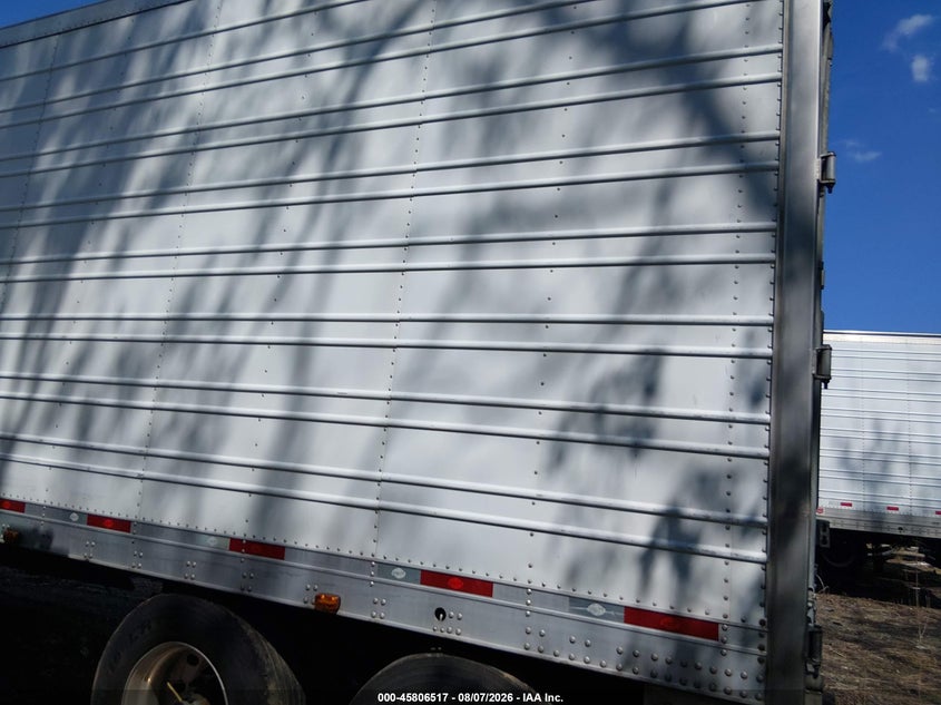 2014 Utility trailer mfg 3000r VIN 1UYVS2539EM773923 IAAI salvage auction — SIDE, Salvage (Maine), sold $500 on 2026-09-16 (photo 3)