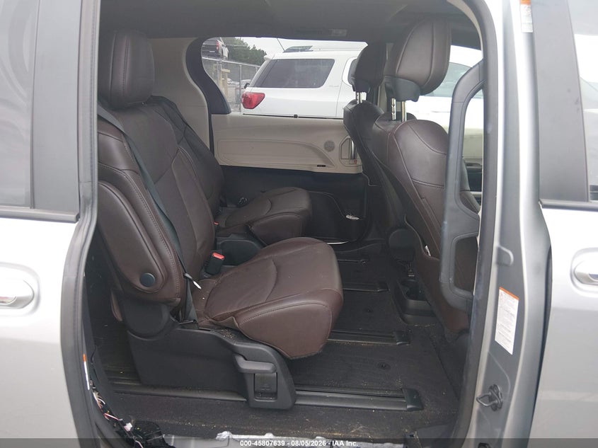 2024 Toyota Sienna VIN 5TDESKFC3RS145525 IAAI salvage auction — REAR END, Salvage Title, sold $20,400 on 2026-08-20 (photo 8)