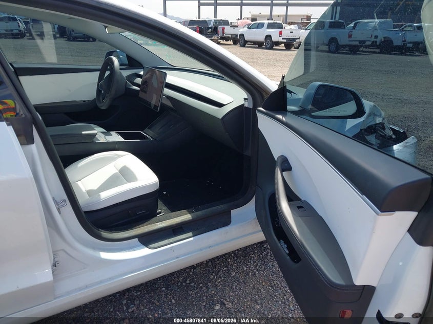 2025 Tesla Model 3 VIN 5YJ3E1EA7SF048184 IAAI salvage auction — RIGHT FRONT, Wait Title, sold $14,100 on 2026-09-05 (photo 5)