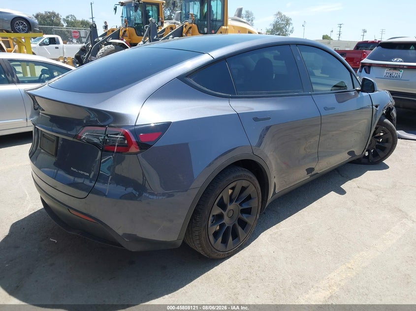 2023 Tesla Model y VIN 7SAYGDEE3PA137620 IAAI salvage auction — RIGHT FRONT, Salvage Title, sold $12,600 on 2026-08-21 (photo 4)