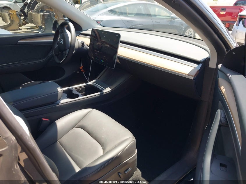 2023 Tesla Model y VIN 7SAYGDEE3PA137620 IAAI salvage auction — RIGHT FRONT, Salvage Title, sold $12,600 on 2026-08-21 (photo 5)