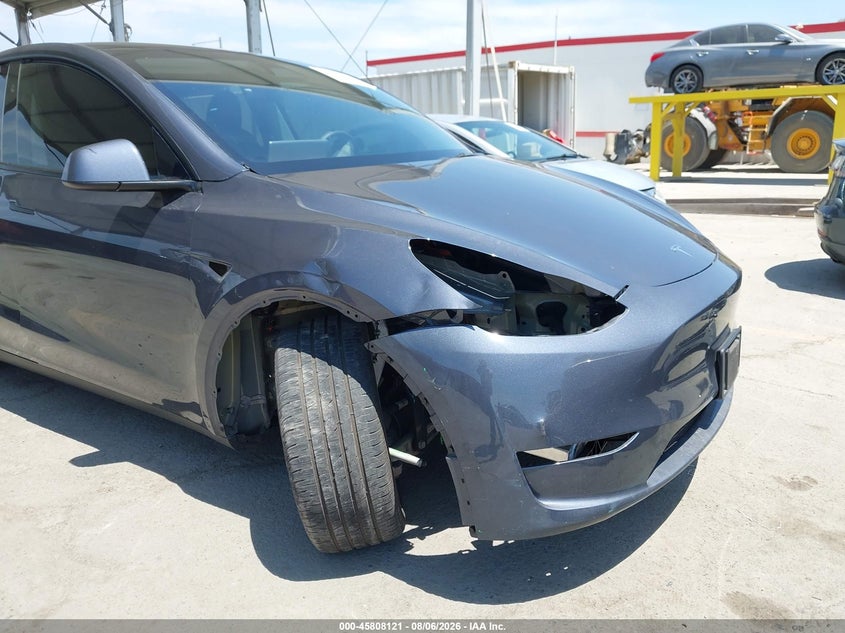 2023 Tesla Model y VIN 7SAYGDEE3PA137620 IAAI salvage auction — RIGHT FRONT, Salvage Title, sold $12,600 on 2026-08-21 (photo 6)