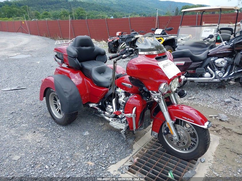 2021 Harley-davidson Tri glide ultra VIN 1HD1MAF17MB852899 — IAAI salvage auction photo