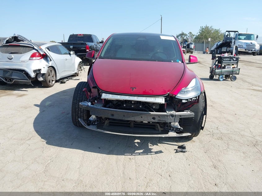 2024 Tesla Model y VIN 7SAYGDED5RF117527 IAAI salvage auction — FRONT END, Wait Title, sold $11,800 on 2026-10-10 (photo 6)