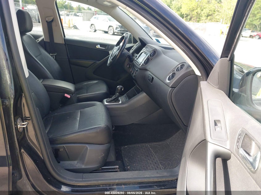 2015 Volkswagen Tiguan VIN WVGBV7AXXFW582396 IAAI salvage auction — NORMAL WEAR, Clear (New York), sold $1,225 on 2026-08-12 (photo 5)