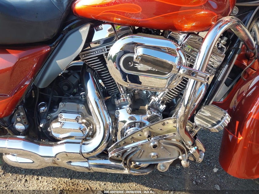 2010 Harley-davidson FLHTCUSE VIN 1HD1PR815AB952157 IAAI salvage auction — RIGHT SIDE, Salvage - Greater Than 75% (Maryland), sold $1,800 on 2026-09-09 (photo 8)