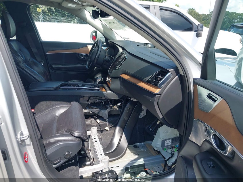 2016 Volvo Xc90 VIN YV4A22PL3G1079420 IAAI salvage auction — WATER/FLOOD, Salvage Title, sold $775 on 2026-09-06 (photo 5)