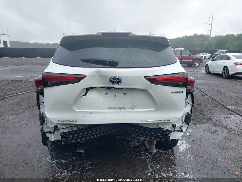 2024 Toyota Highlander VIN 5TDEBRCH7RS632672 IAAI salvage auction — REAR END, Wait Title, sold $28,950 on 2026-08-26 (photo 6)