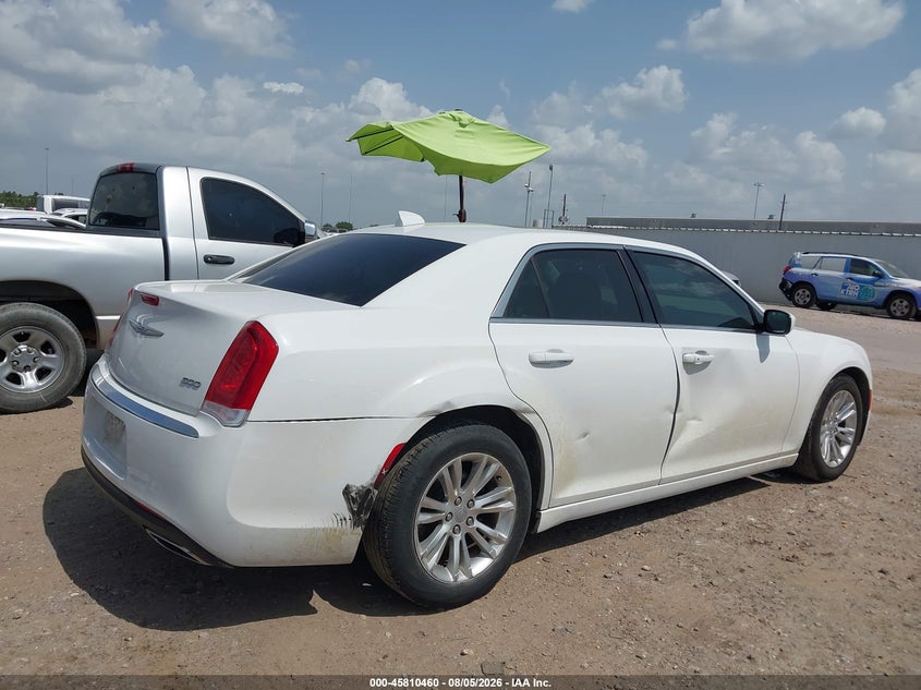 2019 Chrysler 300 VIN 2C3CCAAG0KH542417 IAAI salvage auction — SIDE, Original (Texas), sold $7,700 on 2026-09-03 (photo 4)