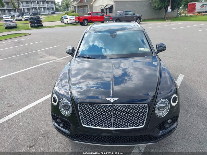 2017 Bentley Bentayga VIN SJAAC2ZV1HC013275 IAAI salvage auction — NORMAL WEAR, Salvage Title, sold $45,000 on 2026-09-03 (photo 6)