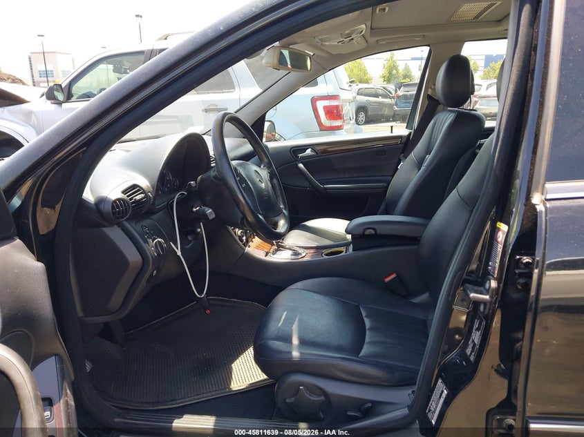 2005 Mercedes-benz C class VIN WDBRH61J35F585637 IAAI salvage auction — RIGHT SIDE, Salvage Certificate (California), sold $275 on 2026-08-28 (photo 5)