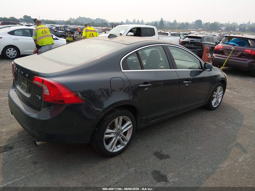 2013 Volvo S60 VIN YV1612FS0D2210548 IAAI salvage auction — NORMAL WEAR, Clear-Dealer Only (Oregon), sold $1,150 on 2026-08-13 (photo 4)