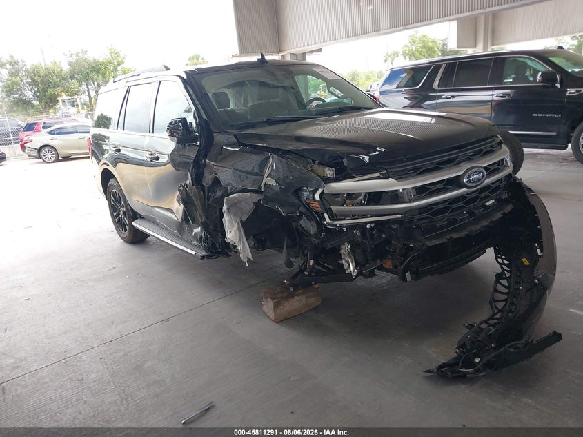 2023 Ford Expedition VIN 1FMJU1H81PEA00946 — IAAI salvage auction photo