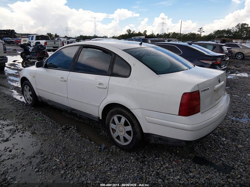 2001 Volkswagen Passat VIN WVWAC63B11P001582 IAAI salvage auction — NORMAL WEAR, Clear (Georgia), sold $250 on 2026-08-14 (photo 3)